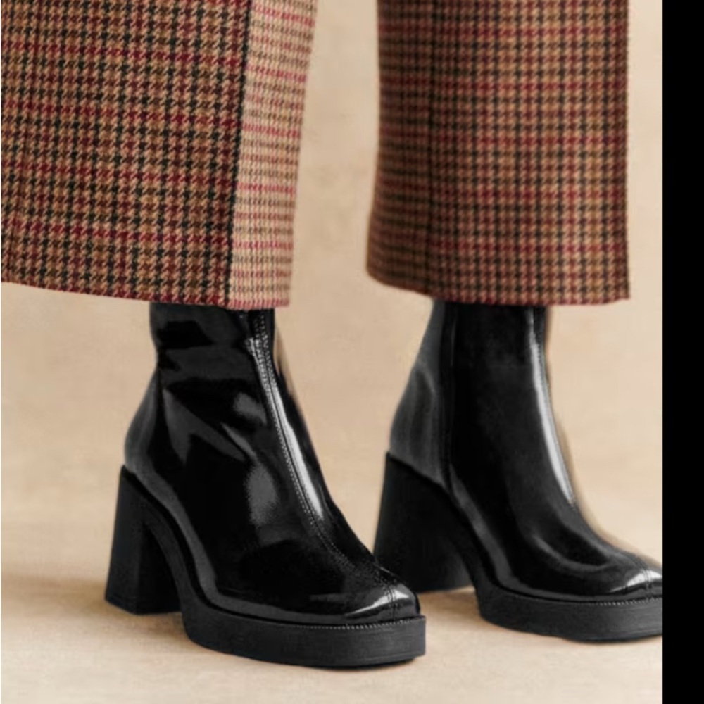 Sezane Hannah high ankle boot size 5.5 black patent